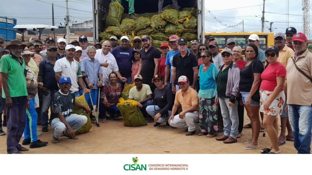 Entrega raquetes de palma forrageira aos produtores de Sítio do Quinto e Coronel João Sá.